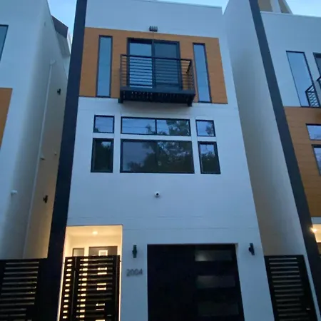 Villa Uptown